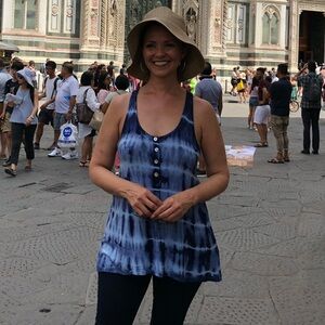 🛍️BUNDLE SALE!🛍️ Tryst by Matthew Blue Tie Dye Henley Racerback Tank - Size S